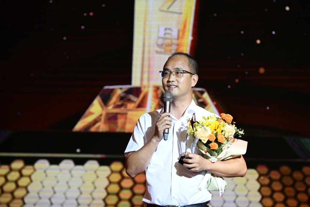 担任之星  周鑫